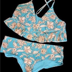 NWOT-never worn, paisleyFloral high wasted Bikini adjustable top WOMENS 1xl